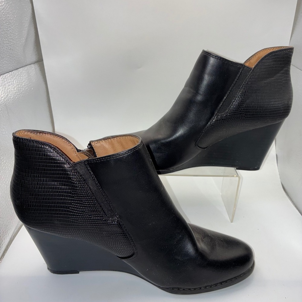 New Directions Sarita Black Wedge Ankle Boots Lizard Embossed Tassel 9.5M
